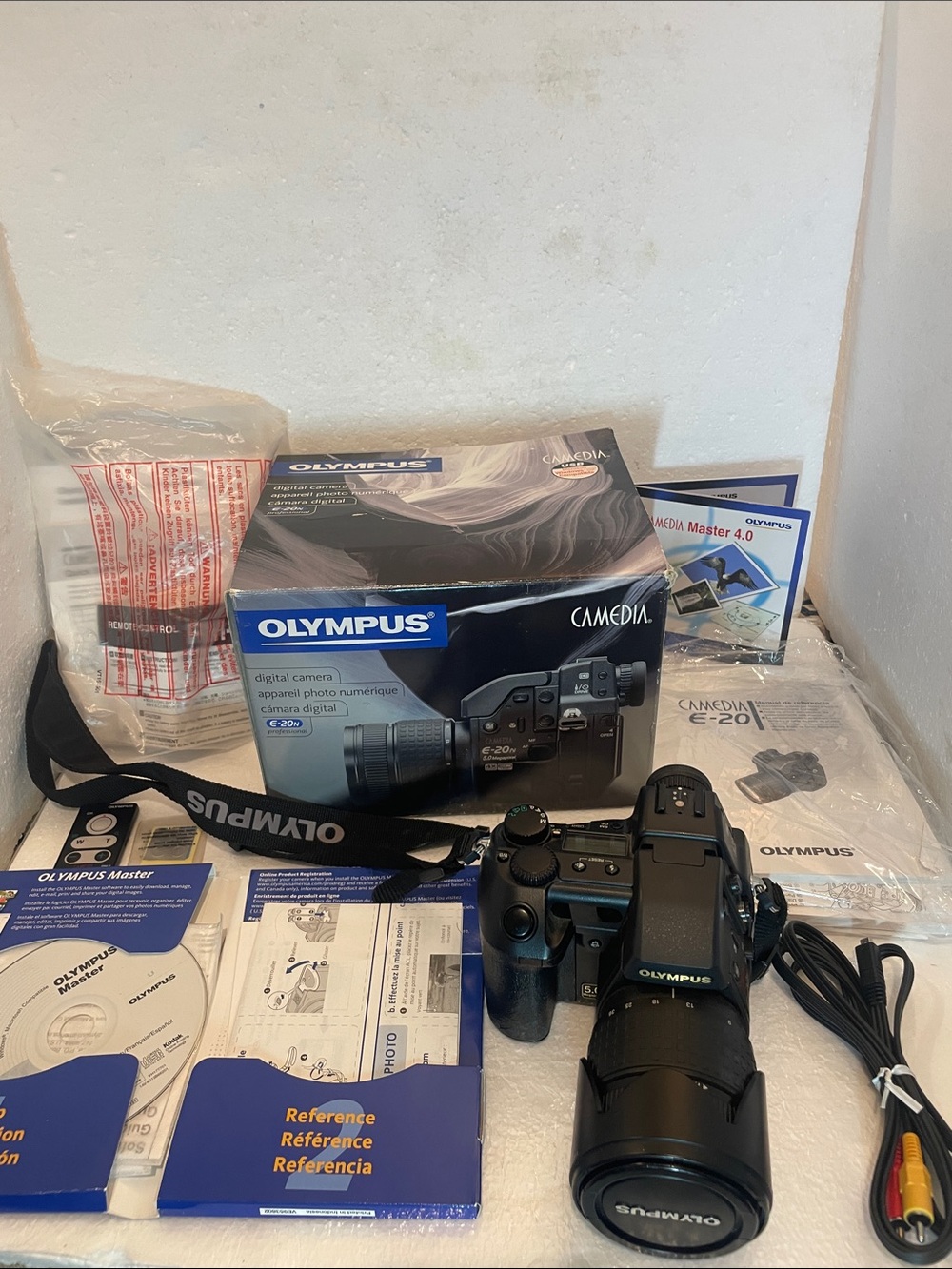 Olympus Camedia E-20N SLR professional 5MP Digital Camera Kit bundle Black mint